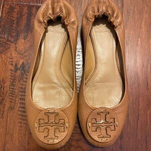 Tory Burch Reva Pebbled Tan leather Flat